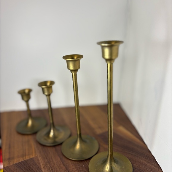 Set Of 4 Vintage Graduated Brass Thin Stemmed Candlestick Holders - Picture 3 of 13